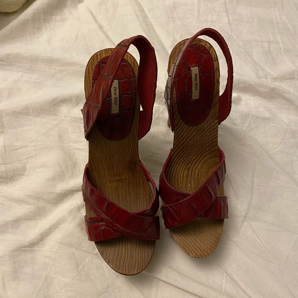 Miu miu platforms in red crocodile skin - Picture 1 of 5